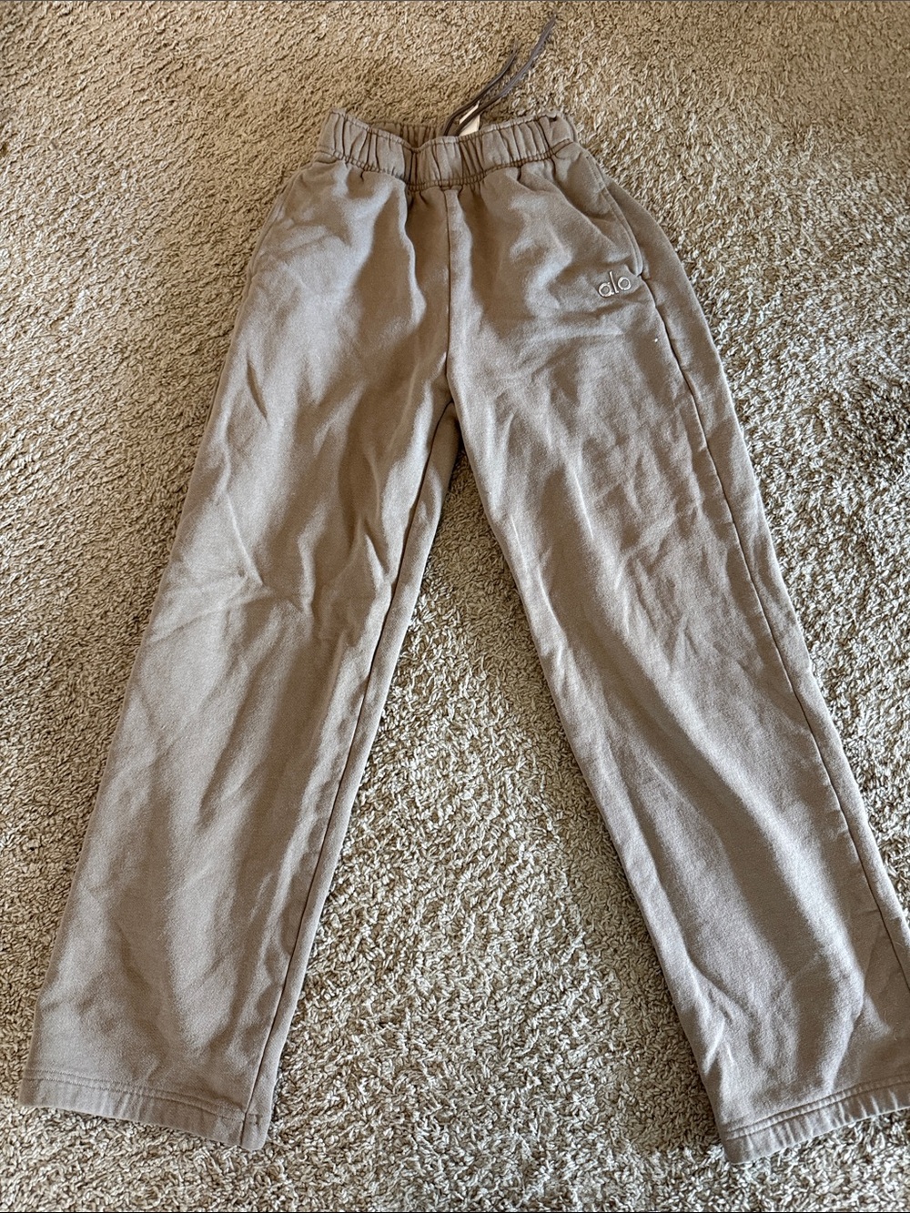 ALO Yoga woman’s accolade Taupe Drawstring straight leg pant